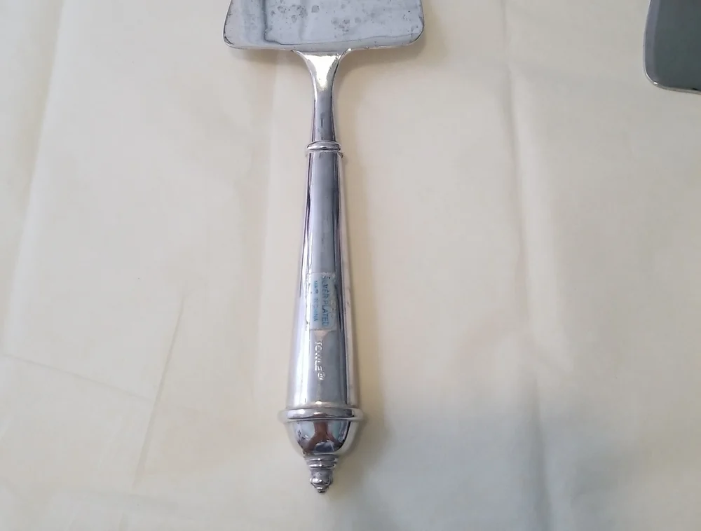 Silver Plated Towel Cake/Pie Server EUC